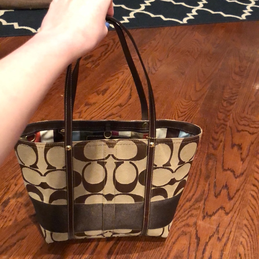 Coach logo shoulder bag
